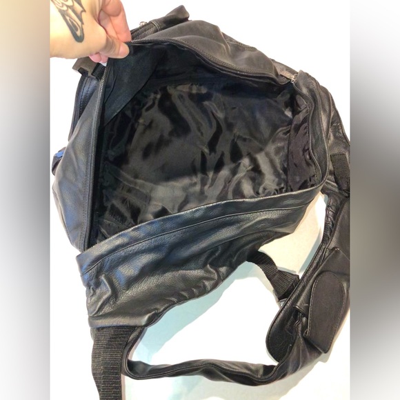 Amerileather APC Black Leather Sling Bag - Picture 5 of 13